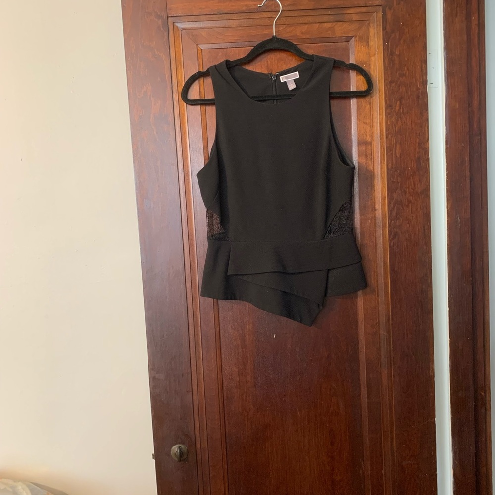 Chelsea 28 structural top - black size medium with lace cutout